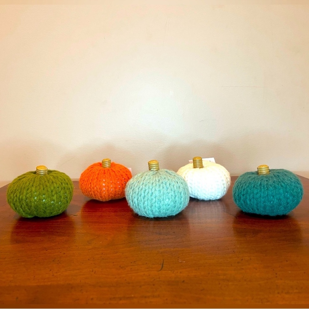 New! Target Bullseye Playground Thanksgiving Fall Set of 5 Sweater Knit Pumpkins